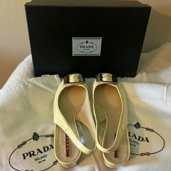 Vintage Prada Sling back Cream Patent Leather shoes… - Picture 3 of 17